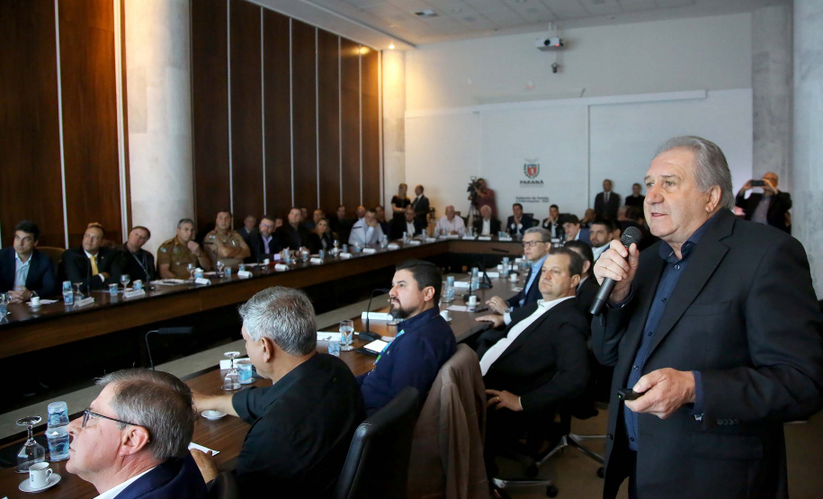 Governador Carlos Massa Ratinho Junior em reunião com os secretários. Na imagem, José Luis Scroccaro, do Instituto das Aguas do Paraná. Curitiba,10/12/2019 Foto:Jaelson Lucas / AEN
