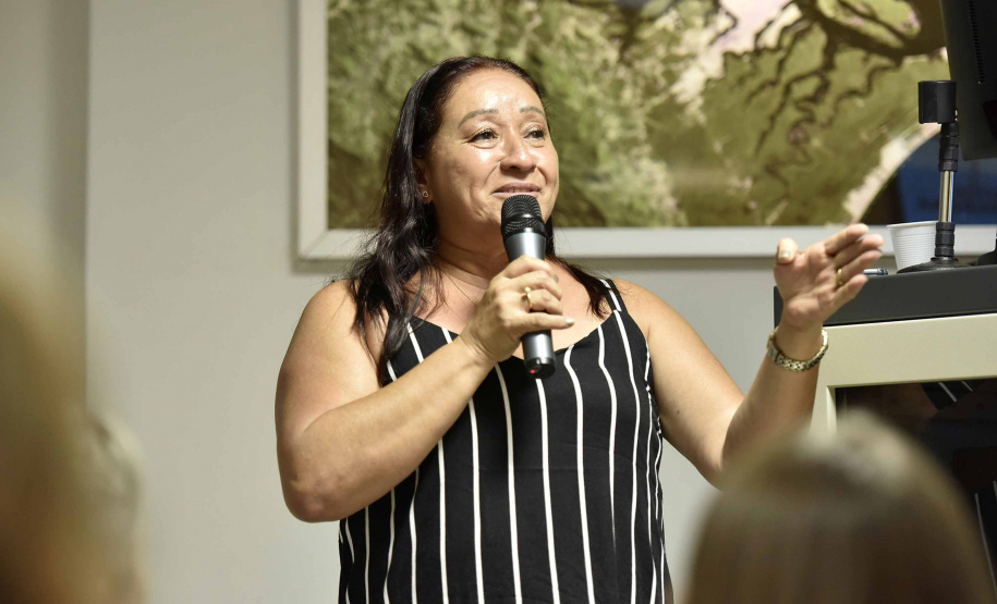 A empresa pública Portos do Paraná acaba de renovar o convênio do Projeto Porto Escola com os municípios de Paranaguá e Antonina. Com o ato desta terça-feira (10), a empresa dá continuidade à atividade que tem como objetivo abrir e aproximar ainda mais o porto da cidade. No programa, isso se dá através da educação. Em cinco anos, já são 9.561 alunos atendidos. Foto: Claudio Neves