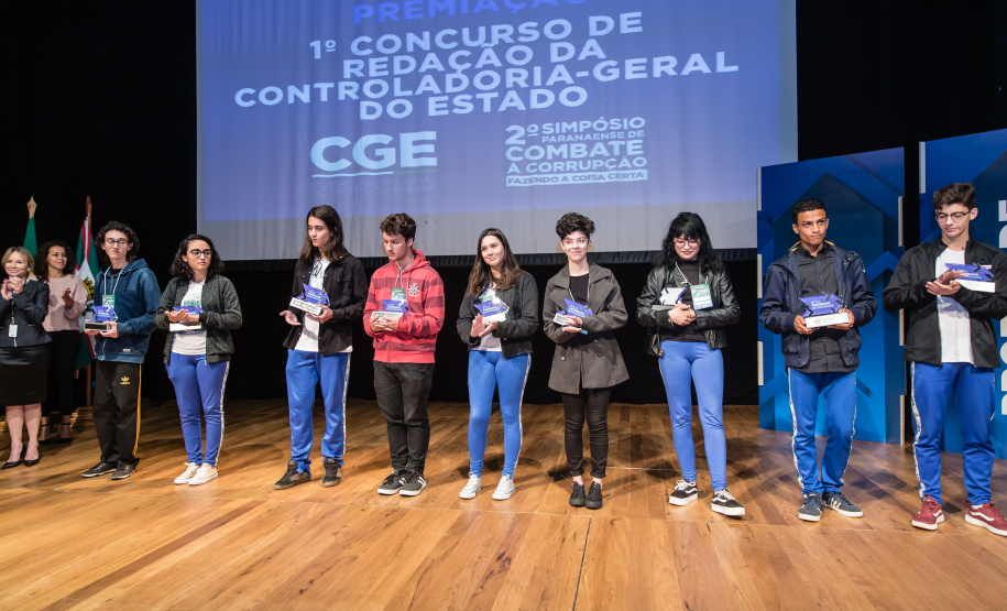 A consciência de um comportamento ético individual é capaz de transformar a cultura de uma sociedade. Esse é um dos conceitos comuns entre os profissionais que apresentaram teorias e experiências no 2º Simpósio Paranaense de Combate à Corrupção – Fazendo a coisa certa. O evento promovido pelo Governo do Paraná, por meio da Controladoria-Geral do Estado (CGE), reuniu cerca de 450 participantes, nesta segunda-feira (09), em Curitiba. Foto:Divulgação