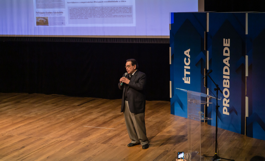 A consciência de um comportamento ético individual é capaz de transformar a cultura de uma sociedade. Esse é um dos conceitos comuns entre os profissionais que apresentaram teorias e experiências no 2º Simpósio Paranaense de Combate à Corrupção – Fazendo a coisa certa. O evento promovido pelo Governo do Paraná, por meio da Controladoria-Geral do Estado (CGE), reuniu cerca de 450 participantes, nesta segunda-feira (09), em Curitiba. Foto:Divulgação