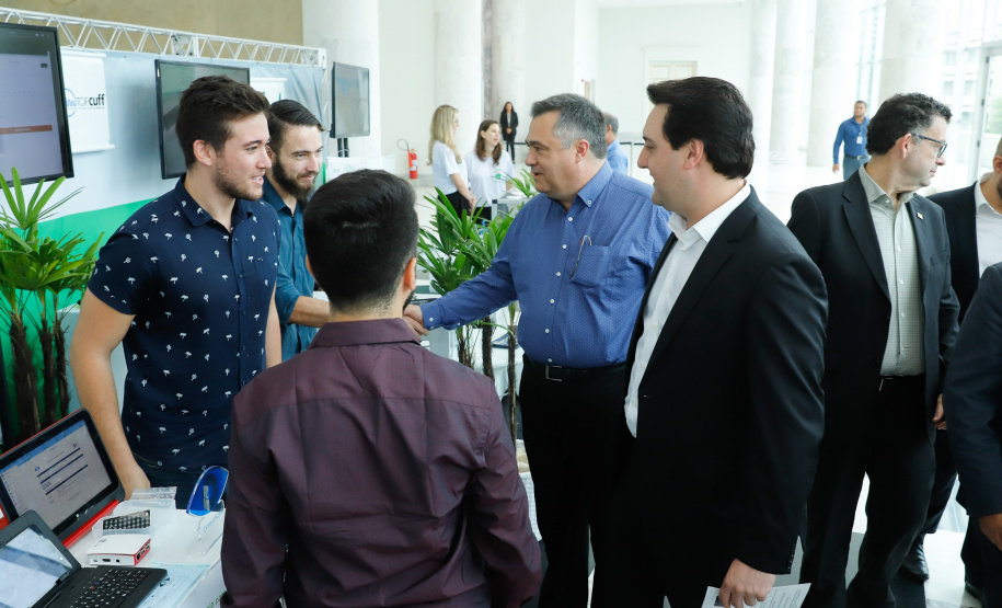 O governador Carlos Massa Ratinho Junior autorizou nesta quarta-feira (11), em cerimônia no Palácio Iguaçu, a liberação de R$ 168 milhões para a saúde pública de 297 municípios paranaenses.