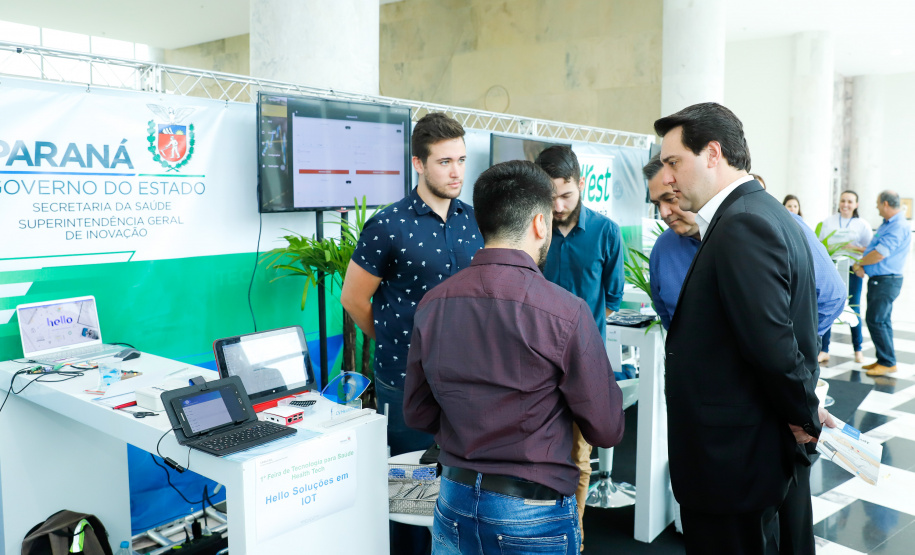 O governador Carlos Massa Ratinho Junior autorizou nesta quarta-feira (11), em cerimônia no Palácio Iguaçu, a liberação de R$ 168 milhões para a saúde pública de 297 municípios paranaenses.