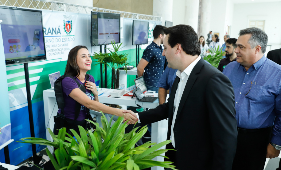 O governador Carlos Massa Ratinho Junior autorizou nesta quarta-feira (11), em cerimônia no Palácio Iguaçu, a liberação de R$ 168 milhões para a saúde pública de 297 municípios paranaenses.