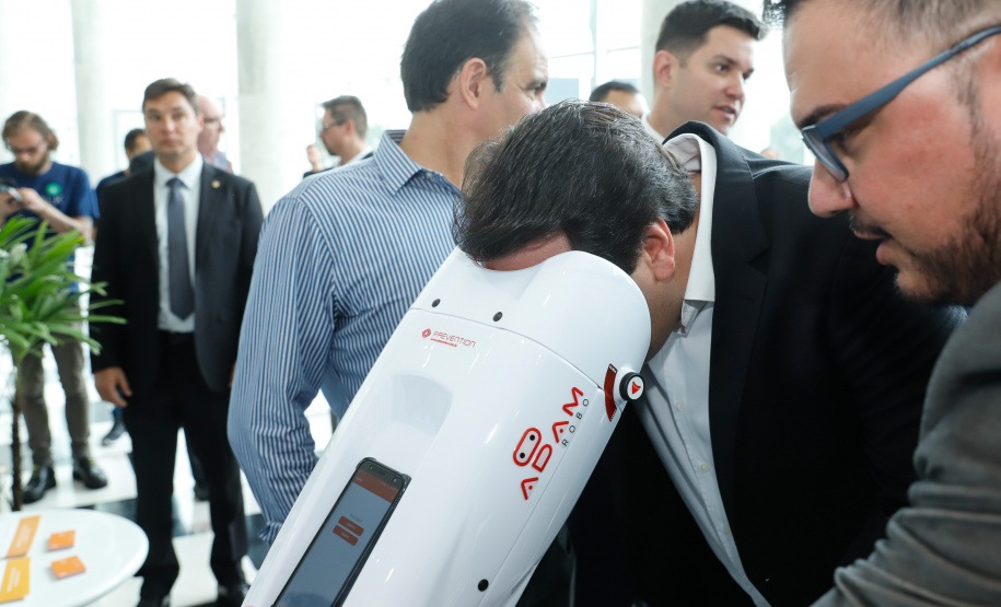 O governador Carlos Massa Ratinho Junior autorizou nesta quarta-feira (11), em cerimônia no Palácio Iguaçu, a liberação de R$ 168 milhões para a saúde pública de 297 municípios paranaenses.