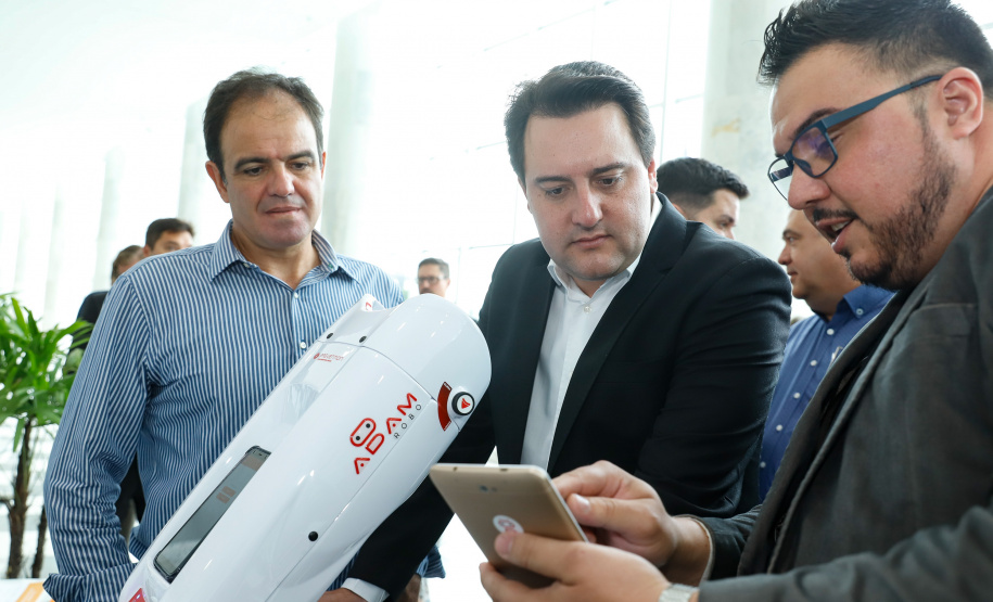 O governador Carlos Massa Ratinho Junior autorizou nesta quarta-feira (11), em cerimônia no Palácio Iguaçu, a liberação de R$ 168 milhões para a saúde pública de 297 municípios paranaenses.