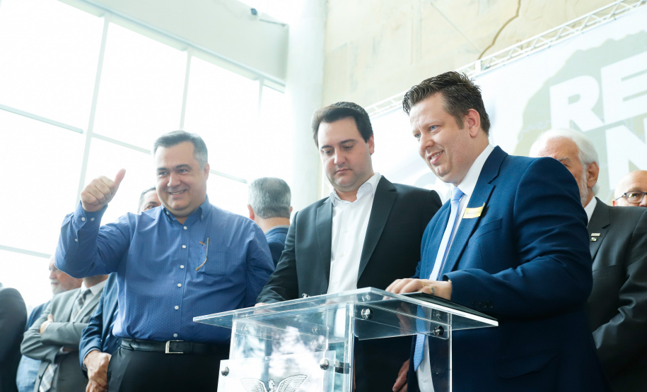 O governador Carlos Massa Ratinho Junior autorizou nesta quarta-feira (11), em cerimônia no Palácio Iguaçu, a liberação de R$ 168 milhões para a saúde pública de 297 municípios paranaenses.