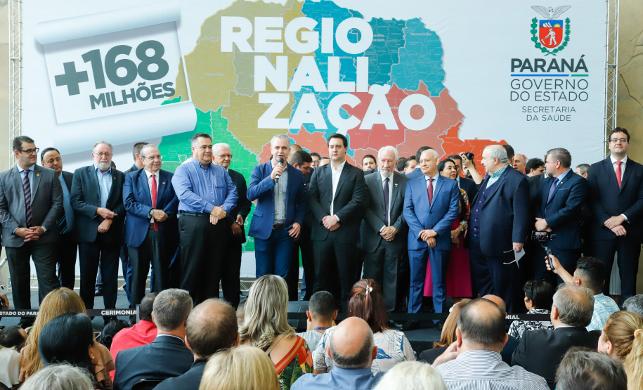 O governador Carlos Massa Ratinho Junior autorizou nesta quarta-feira (11), em cerimônia no Palácio Iguaçu, a liberação de R$ 168 milhões para a saúde pública de 297 municípios paranaenses.