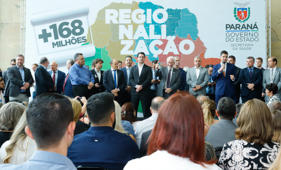 O governador Carlos Massa Ratinho Junior autorizou nesta quarta-feira (11), em cerimônia no Palácio Iguaçu, a liberação de R$ 168 milhões para a saúde pública de 297 municípios paranaenses.