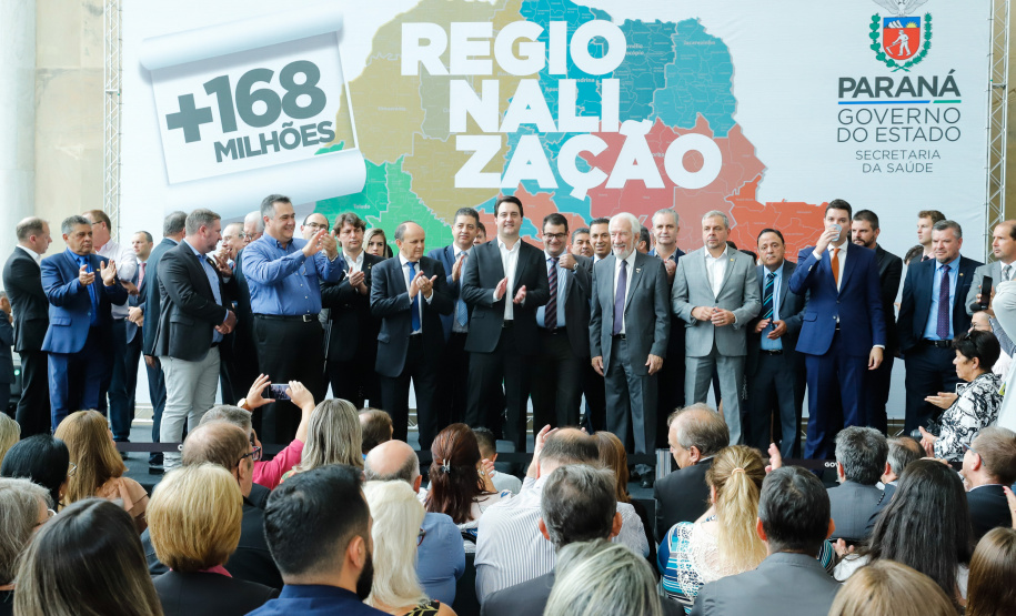 O governador Carlos Massa Ratinho Junior autorizou nesta quarta-feira (11), em cerimônia no Palácio Iguaçu, a liberação de R$ 168 milhões para a saúde pública de 297 municípios paranaenses.