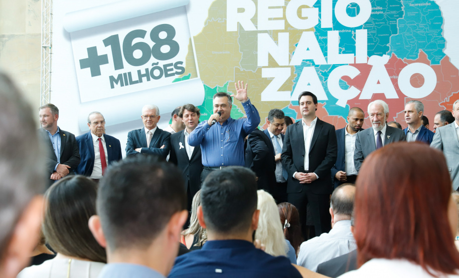 O governador Carlos Massa Ratinho Junior autorizou nesta quarta-feira (11), em cerimônia no Palácio Iguaçu, a liberação de R$ 168 milhões para a saúde pública de 297 municípios paranaenses.