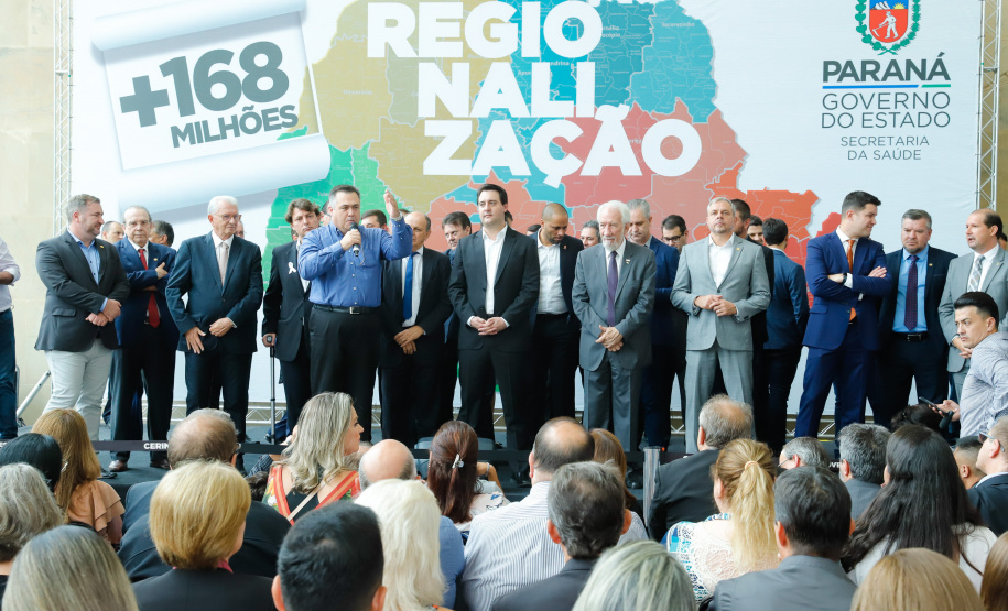 O governador Carlos Massa Ratinho Junior autorizou nesta quarta-feira (11), em cerimônia no Palácio Iguaçu, a liberação de R$ 168 milhões para a saúde pública de 297 municípios paranaenses.