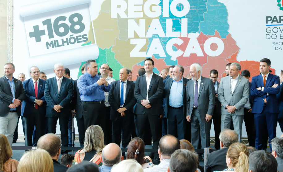 O governador Carlos Massa Ratinho Junior autorizou nesta quarta-feira (11), em cerimônia no Palácio Iguaçu, a liberação de R$ 168 milhões para a saúde pública de 297 municípios paranaenses.
