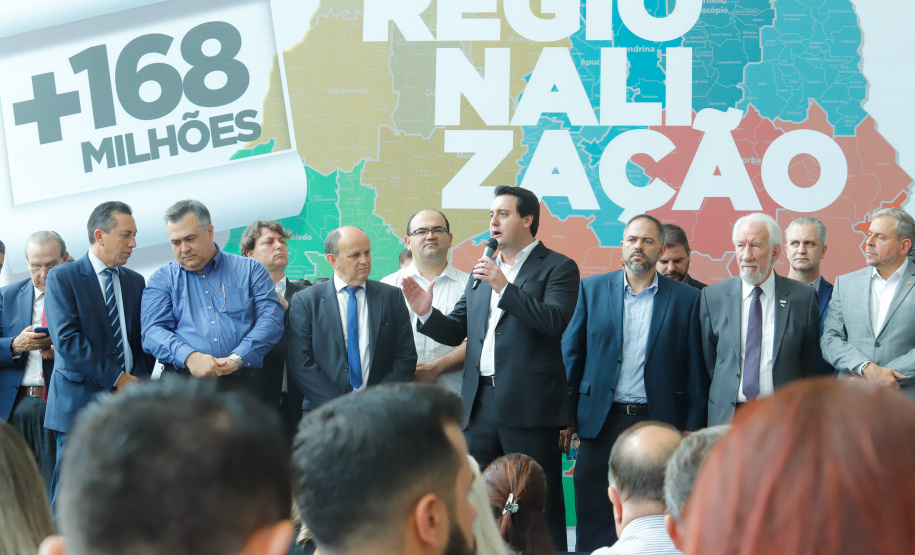 O governador Carlos Massa Ratinho Junior autorizou nesta quarta-feira (11), em cerimônia no Palácio Iguaçu, a liberação de R$ 168 milhões para a saúde pública de 297 municípios paranaenses.