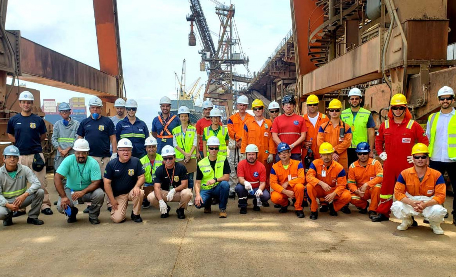 O Porto de Paranaguá promoveu nesta quarta-feira (11) um simulado para atendimento de emergência química. Esta é a primeira ação deste tipo e preparou trabalhadores de vários setores e empresas para dar resposta rápida e eficaz em caso de contato com produtos usados na fumigação, um tratamento feito nas cargas de granéis vegetais para controle de pragas.
Foto: Pierpaolo Nota