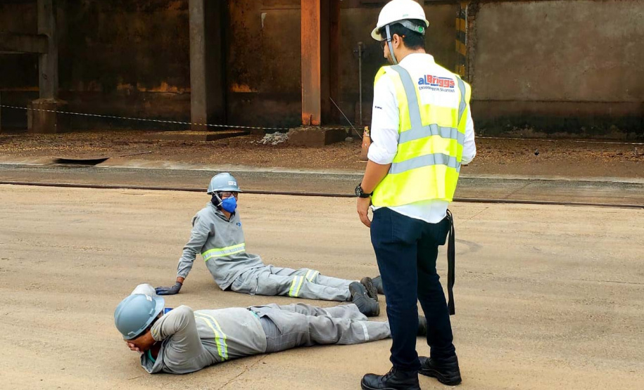 O Porto de Paranaguá promoveu nesta quarta-feira (11) um simulado para atendimento de emergência química. Esta é a primeira ação deste tipo e preparou trabalhadores de vários setores e empresas para dar resposta rápida e eficaz em caso de contato com produtos usados na fumigação, um tratamento feito nas cargas de granéis vegetais para controle de pragas.
Foto: Pierpaolo Nota