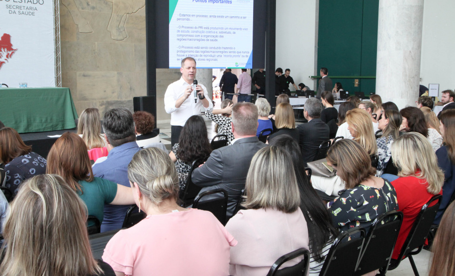 A partir de um processo participativo, democrático e acessível, o Planejamento Regional Integrado para a área da saúde foi construído durante o ano de 2019. O relatório do PRI foi apresentado nesta quarta-feira (11), no Palácio Iguaçu, para representantes municipais, do Estado, dos consórcios e parceiros. Desde fevereiro, equipes da secretaria estadual percorreram o Estado promovendo oficinas e reuniões para identificar as necessidades da área de forma regionalizada.Foto:Ari Dias/AEN