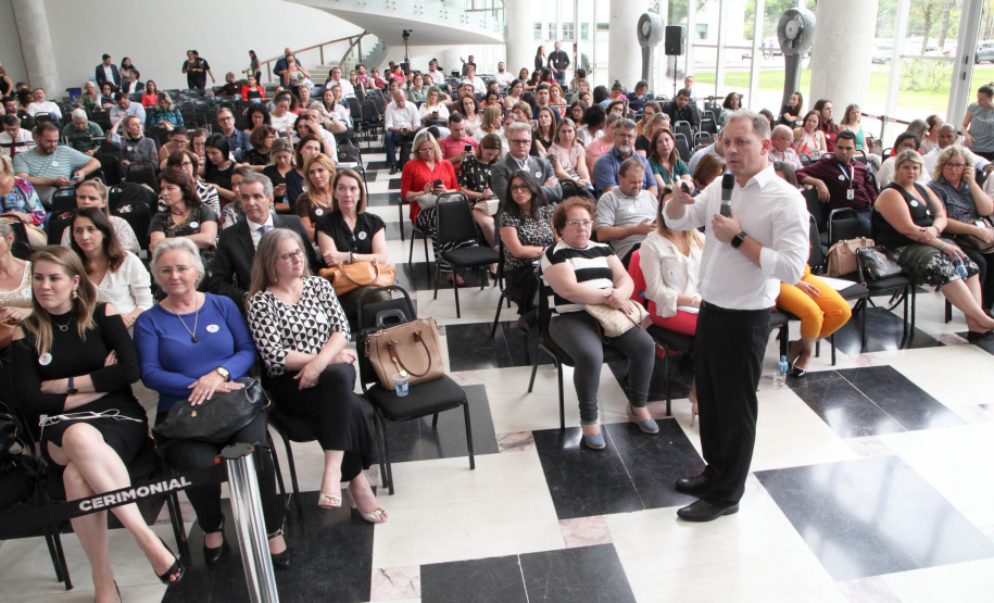 A partir de um processo participativo, democrático e acessível, o Planejamento Regional Integrado para a área da saúde foi construído durante o ano de 2019. O relatório do PRI foi apresentado nesta quarta-feira (11), no Palácio Iguaçu, para representantes municipais, do Estado, dos consórcios e parceiros. Desde fevereiro, equipes da secretaria estadual percorreram o Estado promovendo oficinas e reuniões para identificar as necessidades da área de forma regionalizada.Foto:Ari Dias/AEN