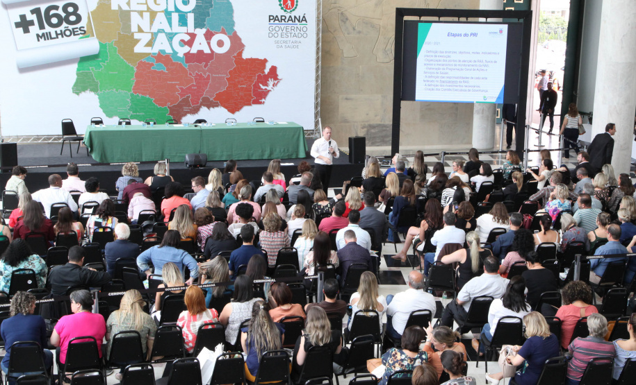 A partir de um processo participativo, democrático e acessível, o Planejamento Regional Integrado para a área da saúde foi construído durante o ano de 2019. O relatório do PRI foi apresentado nesta quarta-feira (11), no Palácio Iguaçu, para representantes municipais, do Estado, dos consórcios e parceiros. Desde fevereiro, equipes da secretaria estadual percorreram o Estado promovendo oficinas e reuniões para identificar as necessidades da área de forma regionalizada.Foto:Ari Dias/AEN