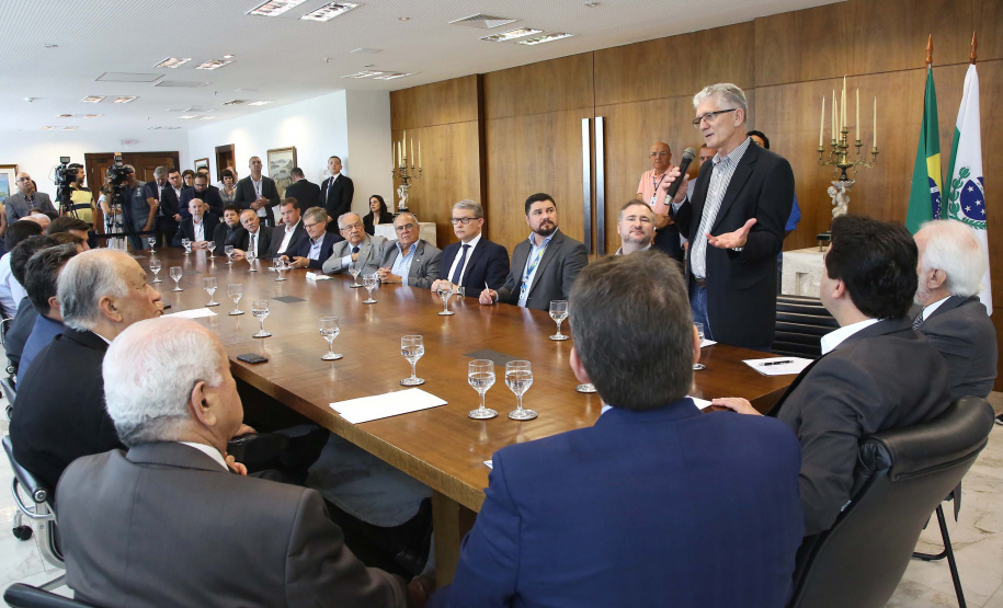 O governador Carlos Massa Ratinho Junior lançou nesta quinta-feira (12) dois projetos do Banco Regional de Desenvolvimento do Extremo Sul (BRDE) voltados à inovação: o BRDE Labs e o Fip Anjo. O objetivo é apoiar, capacitar e aportar recursos a startups paranaenses de diversas áreas, mas com foco principal no desenvolvimento de soluções para o agronegócio. Curitiba12/12/2019 Foto:Jaelson Lucas / AEN