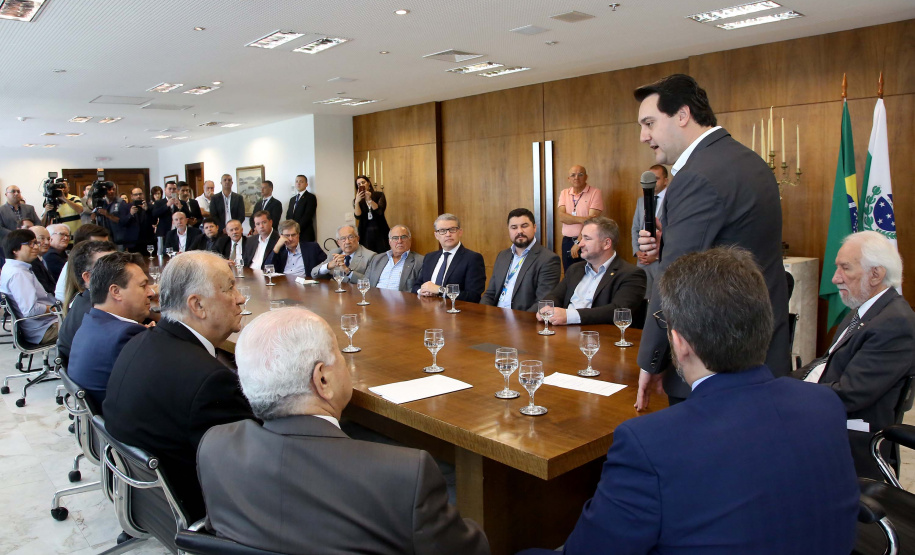 O governador Carlos Massa Ratinho Junior lançou nesta quinta-feira (12) dois projetos do Banco Regional de Desenvolvimento do Extremo Sul (BRDE) voltados à inovação: o BRDE Labs e o Fip Anjo. O objetivo é apoiar, capacitar e aportar recursos a startups paranaenses de diversas áreas, mas com foco principal no desenvolvimento de soluções para o agronegócio. Curitiba12/12/2019 Foto:Jaelson Lucas / AEN