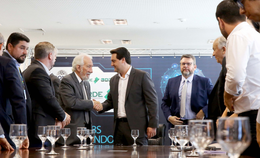 O governador Carlos Massa Ratinho Junior lançou nesta quinta-feira (12) dois projetos do Banco Regional de Desenvolvimento do Extremo Sul (BRDE) voltados à inovação: o BRDE Labs e o Fip Anjo. O objetivo é apoiar, capacitar e aportar recursos a startups paranaenses de diversas áreas, mas com foco principal no desenvolvimento de soluções para o agronegócio. Curitiba12/12/2019 Foto:Jaelson Lucas / AEN