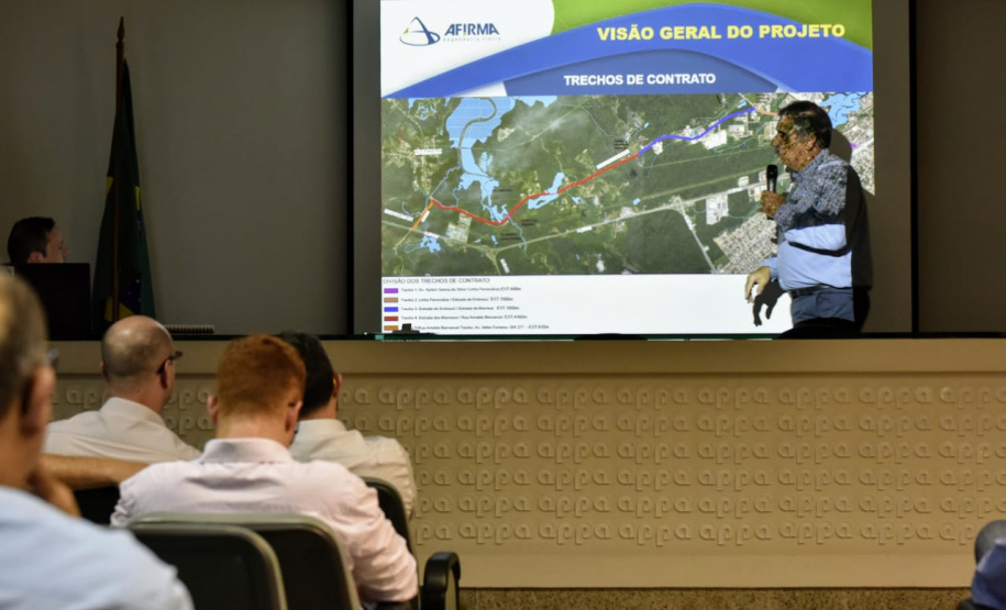 A empresa Portos do Paraná intensifica a parceria com a comunidade portuária para agilizar duas importantes obras de melhoria para a população de Paranaguá. Os projetos executivos da revitalização da Avenida Atílio Fontana, conhecida como Estrada Velha de Alexandra, e da construção de um viaduto sobre a ferrovia da Avenida Roque Vernalha serão doados pela iniciativa privada e executados pelo Governo do Estado. Foto: Claudio Neves/Portos do Paraná