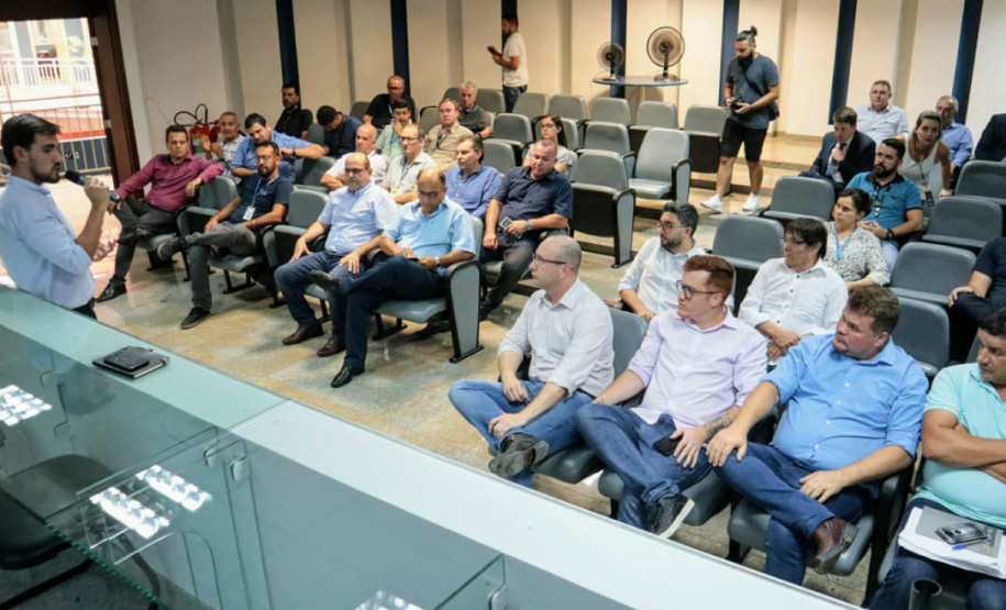 A empresa Portos do Paraná intensifica a parceria com a comunidade portuária para agilizar duas importantes obras de melhoria para a população de Paranaguá. Os projetos executivos da revitalização da Avenida Atílio Fontana, conhecida como Estrada Velha de Alexandra, e da construção de um viaduto sobre a ferrovia da Avenida Roque Vernalha serão doados pela iniciativa privada e executados pelo Governo do Estado. Foto: Claudio Neves/Portos do Paraná