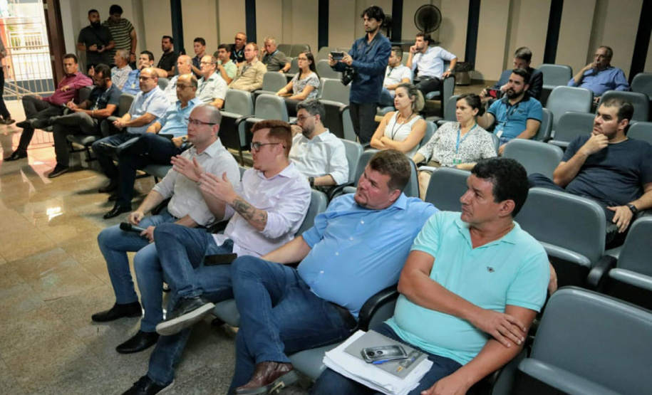 A empresa Portos do Paraná intensifica a parceria com a comunidade portuária para agilizar duas importantes obras de melhoria para a população de Paranaguá. Os projetos executivos da revitalização da Avenida Atílio Fontana, conhecida como Estrada Velha de Alexandra, e da construção de um viaduto sobre a ferrovia da Avenida Roque Vernalha serão doados pela iniciativa privada e executados pelo Governo do Estado. Foto: Claudio Neves/Portos do Paraná