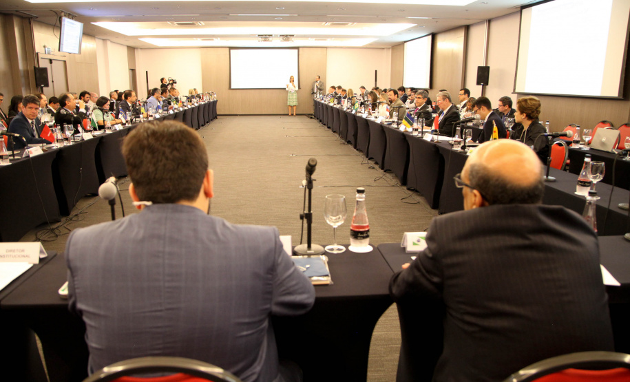 Reunidos durante todo o dia desta quinta-feira (12) em Curitiba, os secretários estaduais de Fazenda de todo o País decidiram aumentar a atuação sobre o Congresso Nacional para evitar perdas para as finanças dos Estados. As perdas podem estar contidas especialmente em três Propostas de Emendas Constitucionais (PEC) que estão em discussão naquela casa. Foto: Ari Dias/AEN