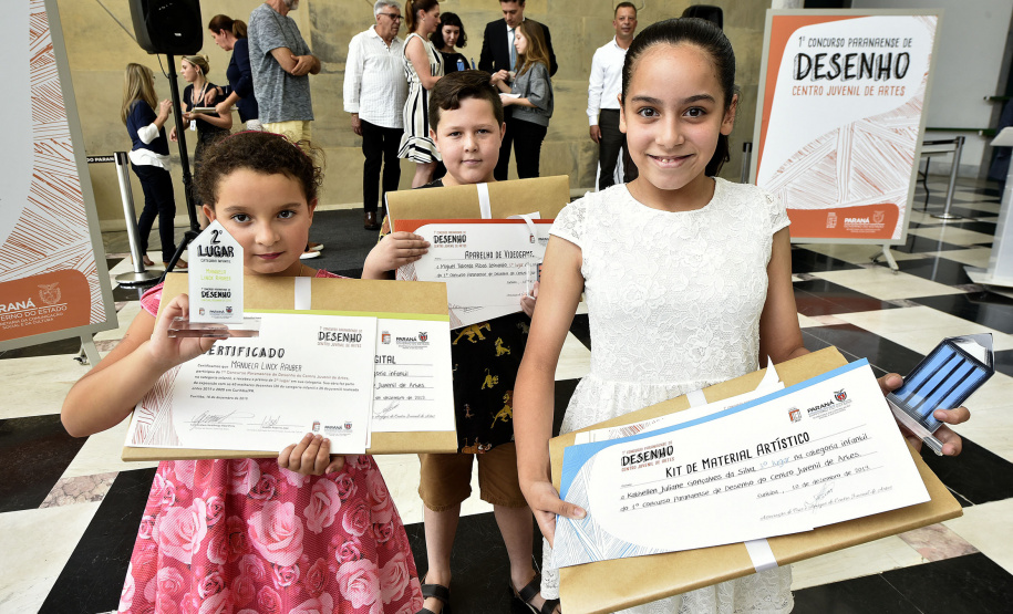 Premiação do Concurso de Desenho do Centro Juvenil de Artes Plásticas(CJAP).Curitiba, 12 de novembro de 2019.Foto: Kraw Penas/SECC