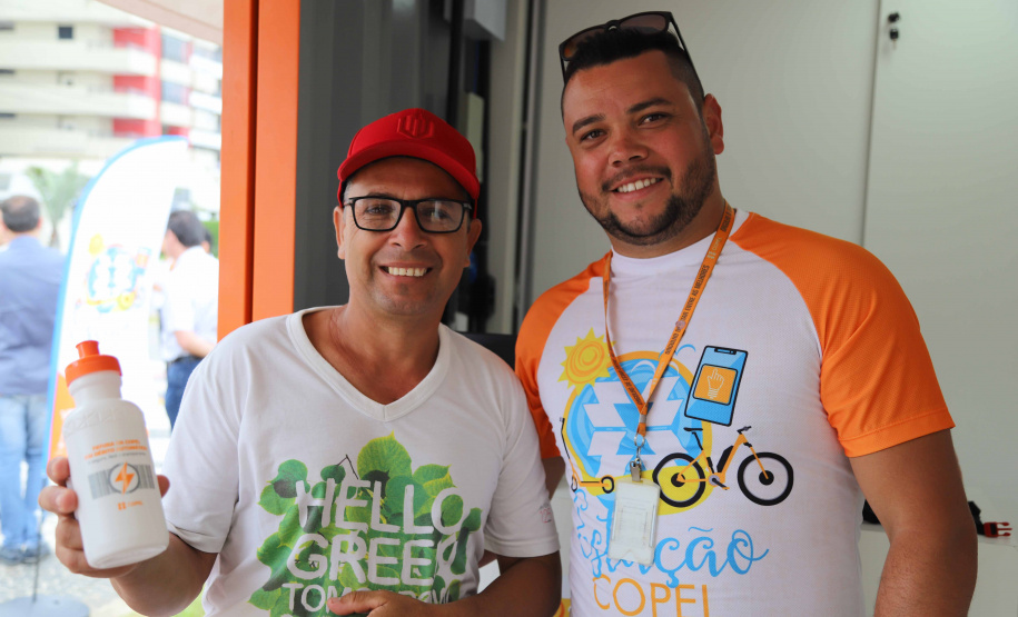 A Copel iniciou nesta sexta-feira (13) o funcionamento de suas Estações no Verão Maior, no litoral paranaense, onde será disponibilizado o empréstimo de bicicletas e patinetes elétricos e haverá distribuição de brindes. Segundo o superintendente comercial João Acyr Bonat Junior, o projeto traz para a temporada a prática da sustentabilidade, aliando mobilidade elétrica, uso consciente da energia e qualidade de vida