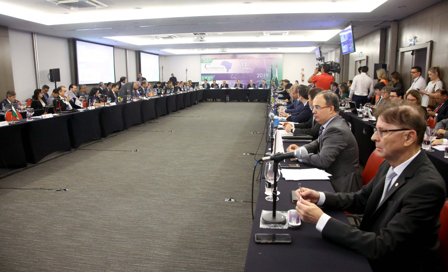 O secretário especial da Fazenda, Waldery Rodrigues Junior, presidente do Conselho Nacional de Política Fazendária (Confaz), afirmou nesta sexta-feira (13), durante reunião da entidade, em Curitiba, que a proposta de reforma tributária a ser apresentada pelo governo ao Congresso vai contribuir para pacificar a questão da guerra fiscal entre os Estados. Foto:Jaelson Lucas / AEN