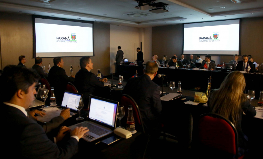 O secretário especial da Fazenda, Waldery Rodrigues Junior, presidente do Conselho Nacional de Política Fazendária (Confaz), afirmou nesta sexta-feira (13), durante reunião da entidade, em Curitiba, que a proposta de reforma tributária a ser apresentada pelo governo ao Congresso vai contribuir para pacificar a questão da guerra fiscal entre os Estados. Foto:Jaelson Lucas / AEN