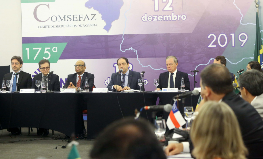 O secretário especial da Fazenda, Waldery Rodrigues Junior, presidente do Conselho Nacional de Política Fazendária (Confaz), afirmou nesta sexta-feira (13), durante reunião da entidade, em Curitiba, que a proposta de reforma tributária a ser apresentada pelo governo ao Congresso vai contribuir para pacificar a questão da guerra fiscal entre os Estados. Foto:Jaelson Lucas / AEN