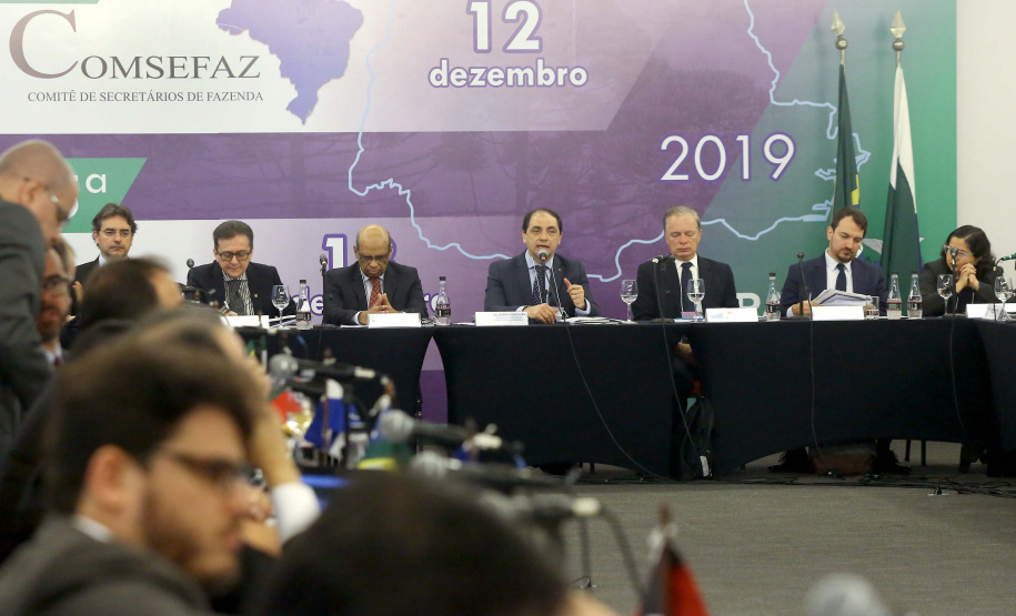 O secretário especial da Fazenda, Waldery Rodrigues Junior, presidente do Conselho Nacional de Política Fazendária (Confaz), afirmou nesta sexta-feira (13), durante reunião da entidade, em Curitiba, que a proposta de reforma tributária a ser apresentada pelo governo ao Congresso vai contribuir para pacificar a questão da guerra fiscal entre os Estados. Foto:Jaelson Lucas / AEN