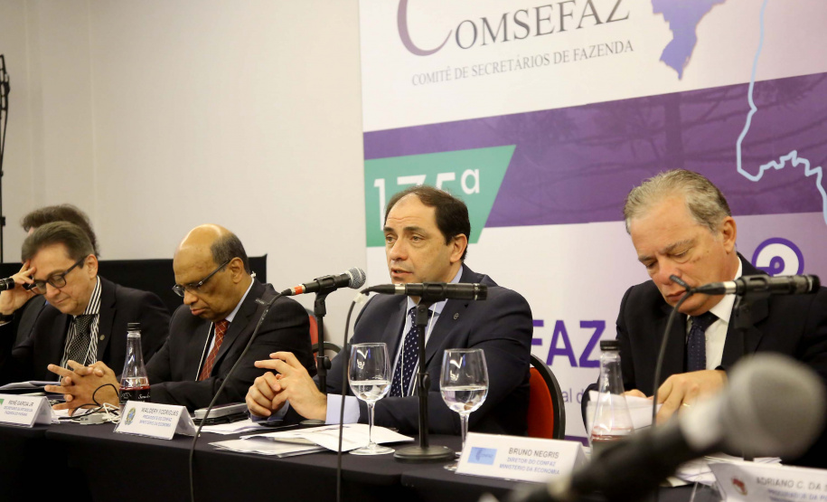O secretário especial da Fazenda, Waldery Rodrigues Junior, presidente do Conselho Nacional de Política Fazendária (Confaz), afirmou nesta sexta-feira (13), durante reunião da entidade, em Curitiba, que a proposta de reforma tributária a ser apresentada pelo governo ao Congresso vai contribuir para pacificar a questão da guerra fiscal entre os Estados. Foto:Jaelson Lucas / AEN
