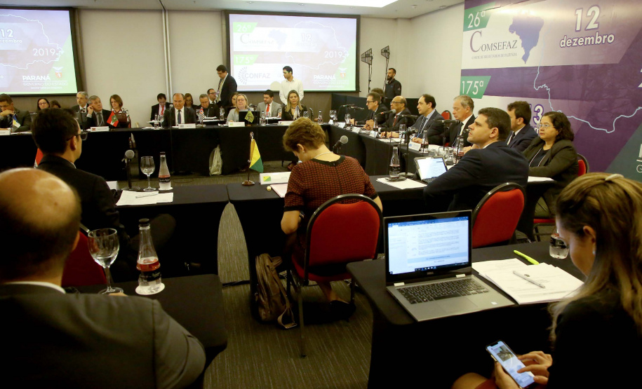 O secretário especial da Fazenda, Waldery Rodrigues Junior, presidente do Conselho Nacional de Política Fazendária (Confaz), afirmou nesta sexta-feira (13), durante reunião da entidade, em Curitiba, que a proposta de reforma tributária a ser apresentada pelo governo ao Congresso vai contribuir para pacificar a questão da guerra fiscal entre os Estados. Foto:Jaelson Lucas / AEN