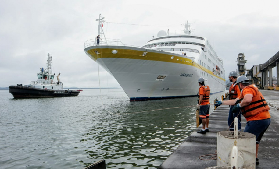 Porto de Paranaguá volta a receber navio de passageiros. Foto: Claudio Neves/Portos do Paraná