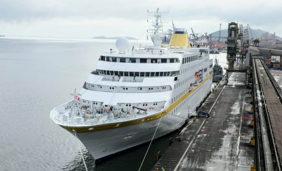 Porto de Paranaguá volta a receber navio de passageiros. Foto:Claudio Neves/Portos do Paraná