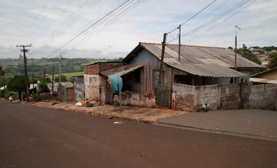 Programa de desfavelamento vai beneficiar 2.500 famílias por ano.O projeto-piloto do Vida Nova, que será implantado em Jandaia do Sul, foi lançado pelo governador Carlos Massa Ratinho Junior no final de novembro, e as casas deverão ser construídas no ano que vem. A previsão é que sejam atendidas 2.500 famílias por ano, de todo o Estado, até de 2022. Foto: Ari Dias/AEN