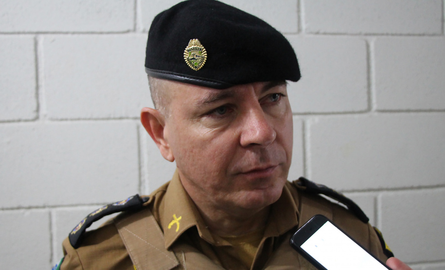 Os policiais militares que atuarão no Verão Maior 2019/2020 estão na Academia Policial Militar do Guatupê (APMG) para nivelar práticas e procedimentos do serviço operacional e administrativo durante a temporada no Litoral do Estado. O treinamento iniciou-se nesta segunda-feira (16) e vai até quarta-feira (18). Durante os três dias a tropa passará por palestras, aulas práticas e teóricas para padronizar ações que serão desenvolvidas no Litoral durante a tem Foto:PMPR