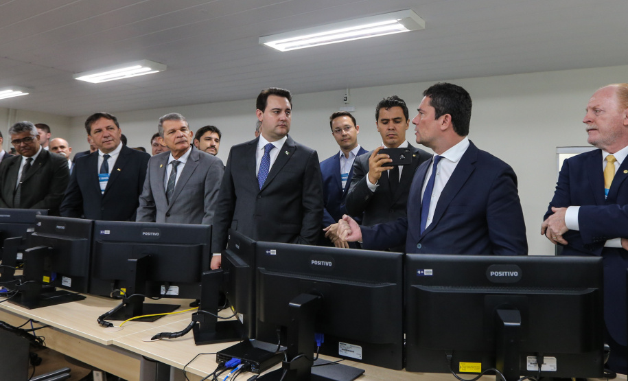 O Governador Carlos Massa Ratinho Junior e o ministro da Justiça e Segurança Pública, Sergio Moro, inauguram nesta segunda-feira (16),  em Foz do Iguaçu, o Centro Integrado de Operações de Fronteira. O CIOF reforçará as ações estratégicas estaduais de combate ao tráfico e ao crime organizado. A estrutura passa a integrar o Parque Tecnológico Itaipu, na Itaipu Binacional.Foz do Iguaçu, 16/12/2019 -  Foto: Geraldo Bubniak/AEN