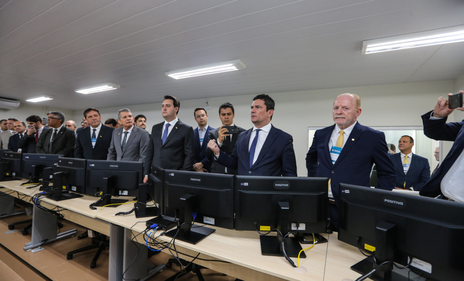 O Governador Carlos Massa Ratinho Junior e o ministro da Justiça e Segurança Pública, Sergio Moro, inauguram nesta segunda-feira (16),  em Foz do Iguaçu, o Centro Integrado de Operações de Fronteira. O CIOF reforçará as ações estratégicas estaduais de combate ao tráfico e ao crime organizado. A estrutura passa a integrar o Parque Tecnológico Itaipu, na Itaipu Binacional.Foz do Iguaçu, 16/12/2019 -  Foto: Geraldo Bubniak/AEN
