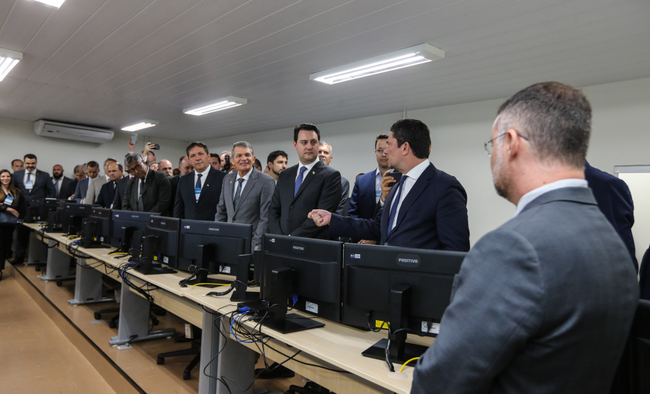 O Governador Carlos Massa Ratinho Junior e o ministro da Justiça e Segurança Pública, Sergio Moro, inauguram nesta segunda-feira (16),  em Foz do Iguaçu, o Centro Integrado de Operações de Fronteira. O CIOF reforçará as ações estratégicas estaduais de combate ao tráfico e ao crime organizado. A estrutura passa a integrar o Parque Tecnológico Itaipu, na Itaipu Binacional.Foz do Iguaçu, 16/12/2019 -  Foto: Geraldo Bubniak/AEN