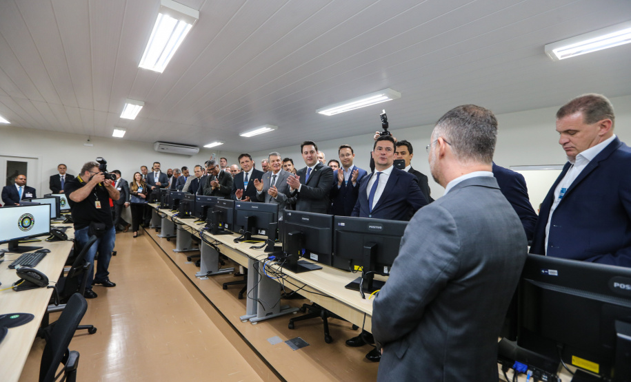 O Governador Carlos Massa Ratinho Junior e o ministro da Justiça e Segurança Pública, Sergio Moro, inauguram nesta segunda-feira (16),  em Foz do Iguaçu, o Centro Integrado de Operações de Fronteira. O CIOF reforçará as ações estratégicas estaduais de combate ao tráfico e ao crime organizado. A estrutura passa a integrar o Parque Tecnológico Itaipu, na Itaipu Binacional.Foz do Iguaçu, 16/12/2019 -  Foto: Geraldo Bubniak/AEN