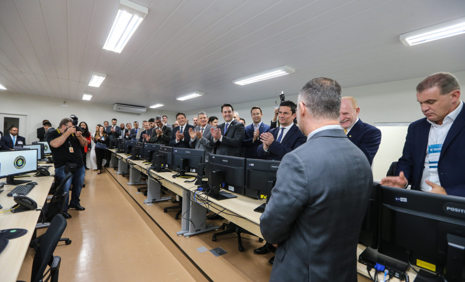 O Governador Carlos Massa Ratinho Junior e o ministro da Justiça e Segurança Pública, Sergio Moro, inauguram nesta segunda-feira (16),  em Foz do Iguaçu, o Centro Integrado de Operações de Fronteira. O CIOF reforçará as ações estratégicas estaduais de combate ao tráfico e ao crime organizado. A estrutura passa a integrar o Parque Tecnológico Itaipu, na Itaipu Binacional.Foz do Iguaçu, 16/12/2019 -  Foto: Geraldo Bubniak/AEN