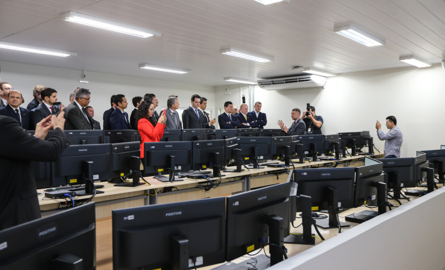 O Governador Carlos Massa Ratinho Junior e o ministro da Justiça e Segurança Pública, Sergio Moro, inauguram nesta segunda-feira (16),  em Foz do Iguaçu, o Centro Integrado de Operações de Fronteira. O CIOF reforçará as ações estratégicas estaduais de combate ao tráfico e ao crime organizado. A estrutura passa a integrar o Parque Tecnológico Itaipu, na Itaipu Binacional.Foz do Iguaçu, 16/12/2019 -  Foto: Geraldo Bubniak/AEN