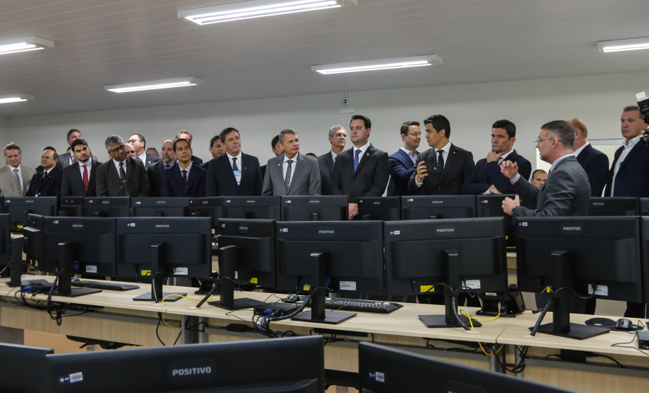 O Governador Carlos Massa Ratinho Junior e o ministro da Justiça e Segurança Pública, Sergio Moro, inauguram nesta segunda-feira (16),  em Foz do Iguaçu, o Centro Integrado de Operações de Fronteira. O CIOF reforçará as ações estratégicas estaduais de combate ao tráfico e ao crime organizado. A estrutura passa a integrar o Parque Tecnológico Itaipu, na Itaipu Binacional.Foz do Iguaçu, 16/12/2019 -  Foto: Geraldo Bubniak/AEN