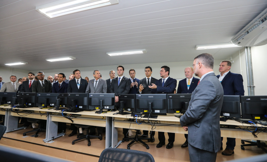 O Governador Carlos Massa Ratinho Junior e o ministro da Justiça e Segurança Pública, Sergio Moro, inauguram nesta segunda-feira (16),  em Foz do Iguaçu, o Centro Integrado de Operações de Fronteira. O CIOF reforçará as ações estratégicas estaduais de combate ao tráfico e ao crime organizado. A estrutura passa a integrar o Parque Tecnológico Itaipu, na Itaipu Binacional.Foz do Iguaçu, 16/12/2019 -  Foto: Geraldo Bubniak/AEN