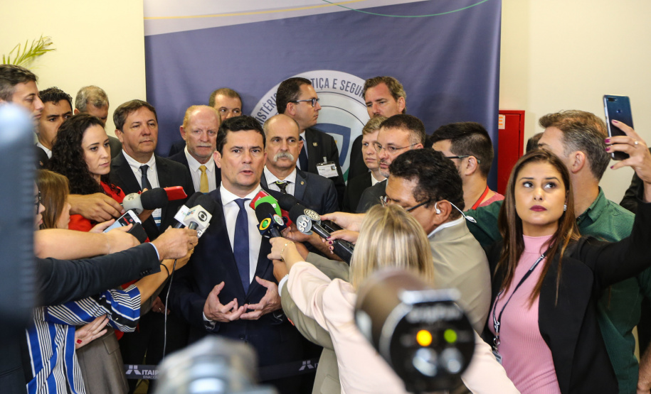 O Governador Carlos Massa Ratinho Junior e o ministro da Justiça e Segurança Pública, Sergio Moro, inauguram nesta segunda-feira (16),  em Foz do Iguaçu, o Centro Integrado de Operações de Fronteira. O CIOF reforçará as ações estratégicas estaduais de combate ao tráfico e ao crime organizado. A estrutura passa a integrar o Parque Tecnológico Itaipu, na Itaipu Binacional.Foz do Iguaçu, 16/12/2019 -  Foto: Geraldo Bubniak/AEN